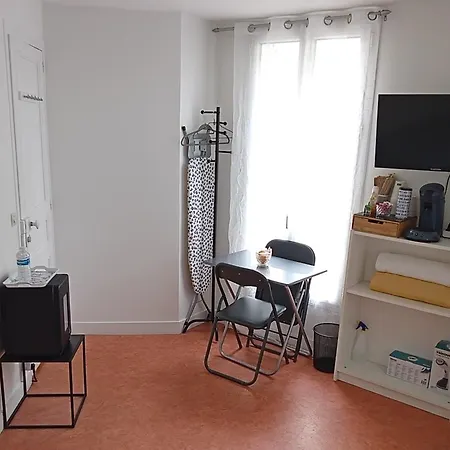 Privee A Arcueil - *
