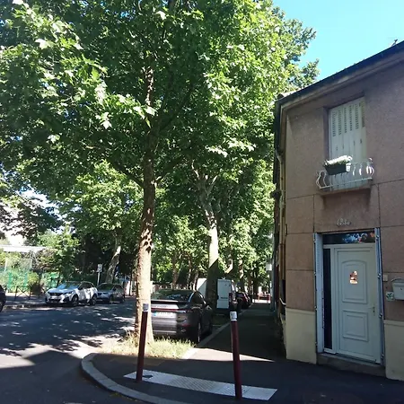 Privee A Arcueil - *